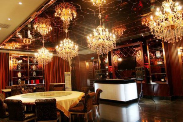 深圳茶楼续杯技巧，养生休闲两不误(茶楼喝茶怎么续杯)